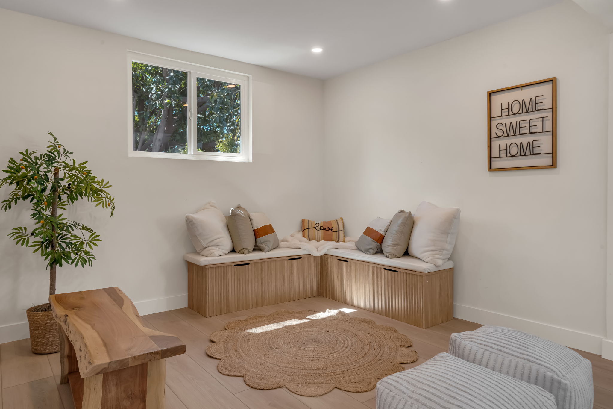 Bonus room — built-in bench seating with storage
